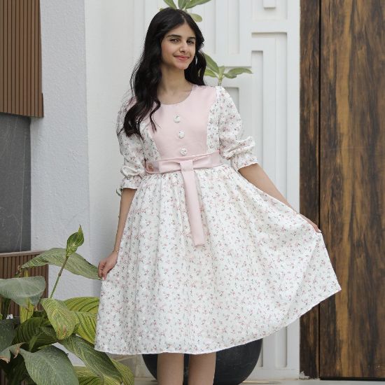 صورة فستان بناتي زهور وردي بفيونكة خصر حديثة وتصميم فريد | سحر التجدد - 1191